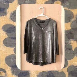 🏷️🆕🎉 gray silver metallic foil v-neck long sleeve top